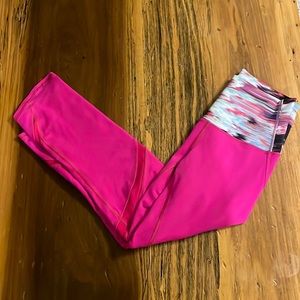 🎉Lululemon Hot Pink Capris Leggings! Like New!